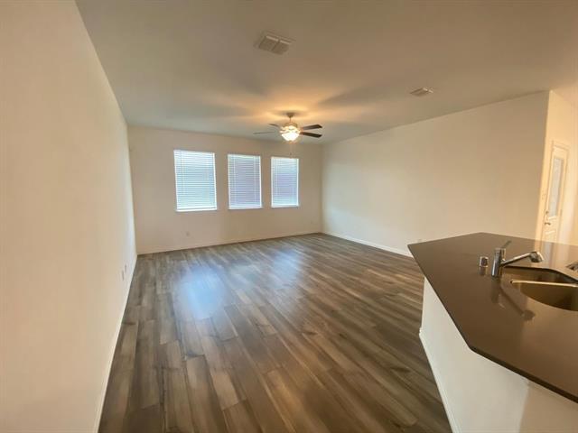 Foto del edificio - 1709 Lake Grove Dr