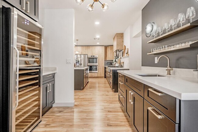 Foto del edificio - 7018 N 13th St