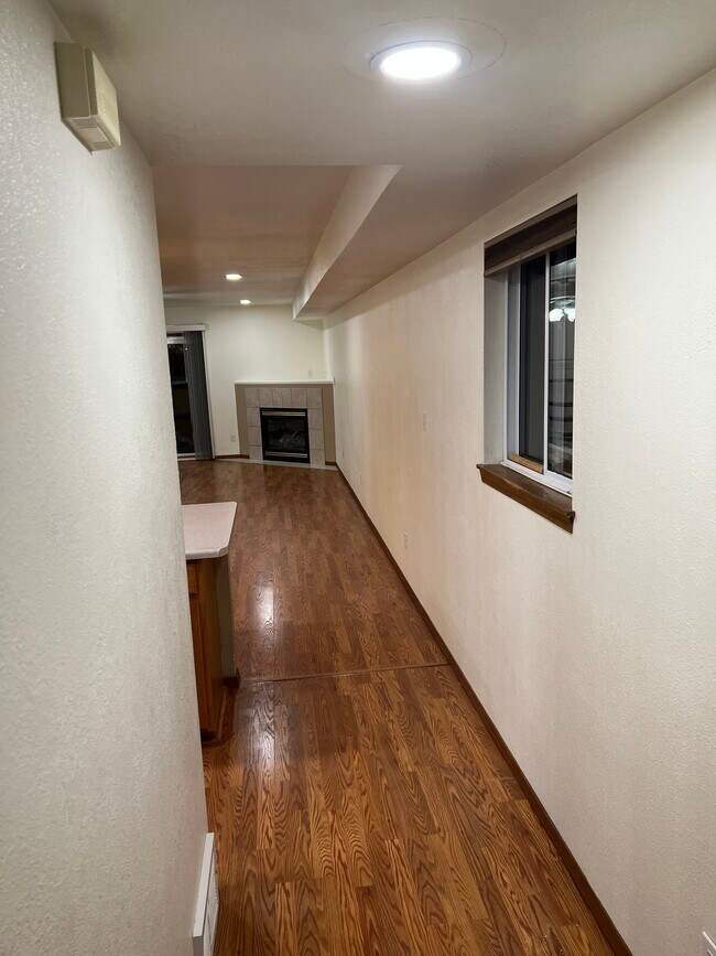 Building Photo - 764 E Clarion Dr