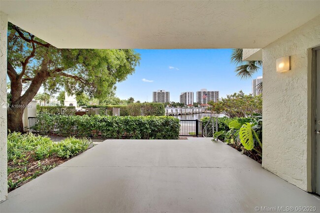 Foto del edificio - 3601 NE 207th St