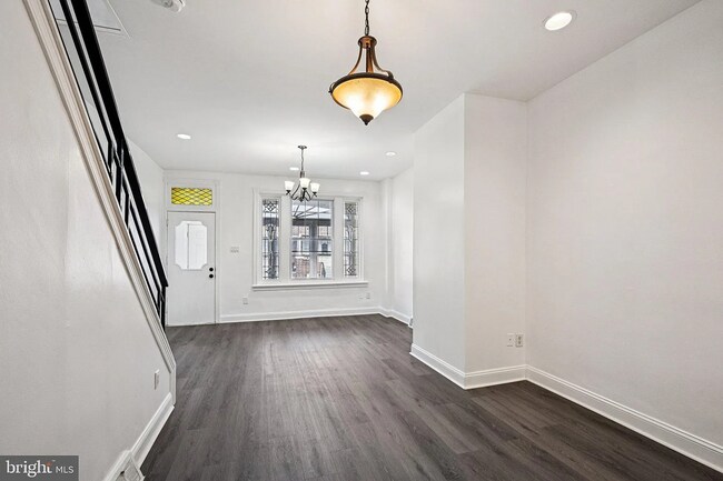 Building Photo - Modern 3-Bedroom Home Near University City...