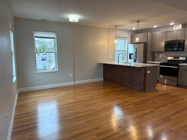 Foto del edificio - 595 Main St