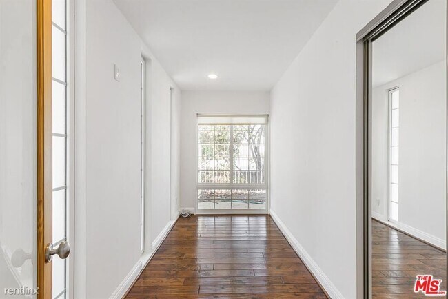 Foto del edificio - 4 br, 2.5 bath House - 4890 La Montana Cir