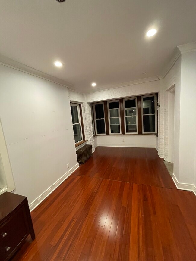 Foto del edificio - 5251 W Cullom Ave