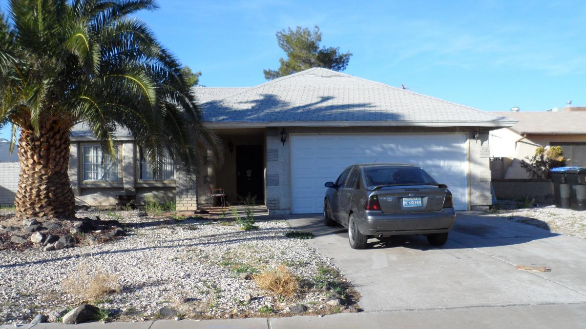 Primary Photo - 513 E Rolly St