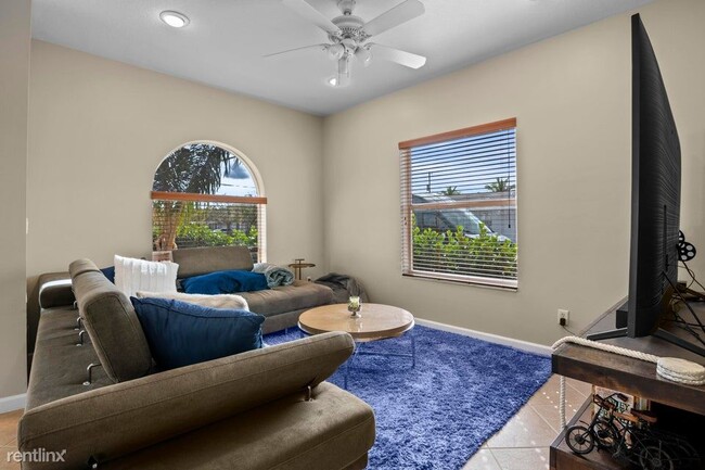 Foto del edificio - 3 br, 2 bath House - 731 S J St