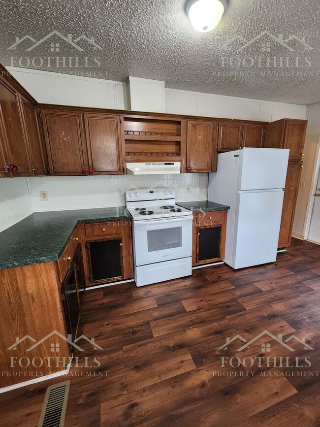 Building Photo - Country Comfort on Half an Acre – 3BR/2BA ...