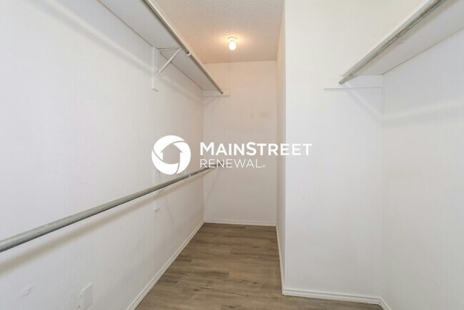 Building Photo - 4 Bedroom Pet-Friendly Home in Arlington, TX with Main Street Renewal