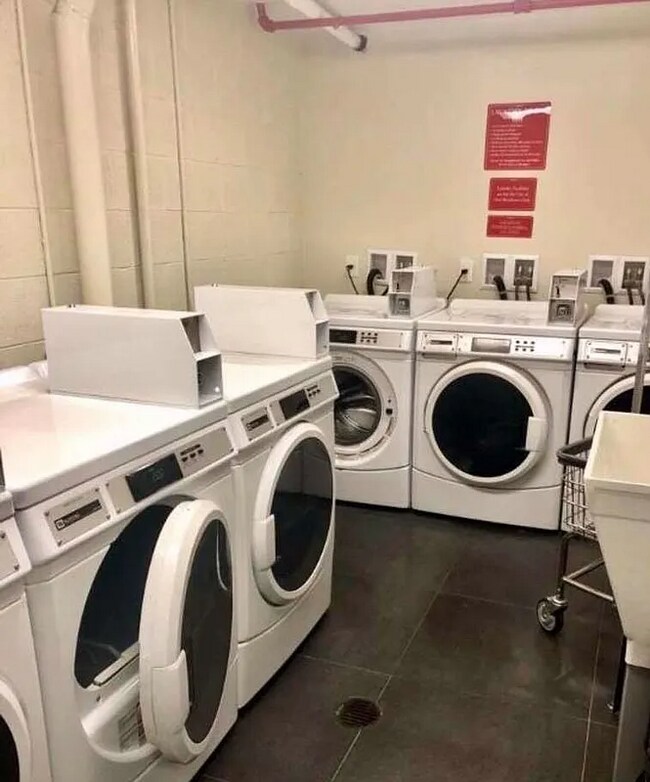 Foto del edificio - 99-39-9966 66th Ave