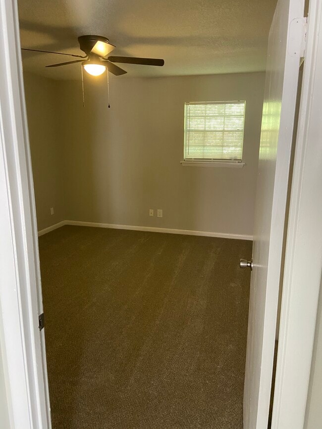 Foto del edificio - 3807 Lightfoot Mill Rd