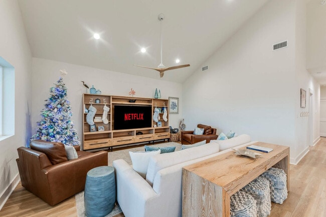 Building Photo - 119 6th St