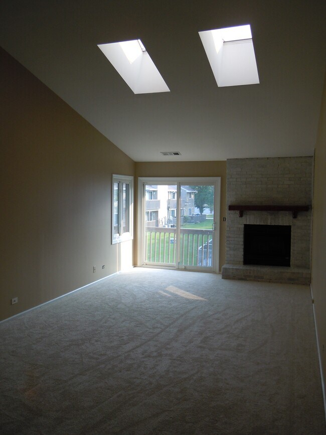 Living Room - 123 Autumn Ct