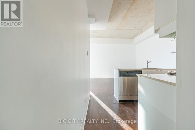 Building Photo - 127 Queen St E