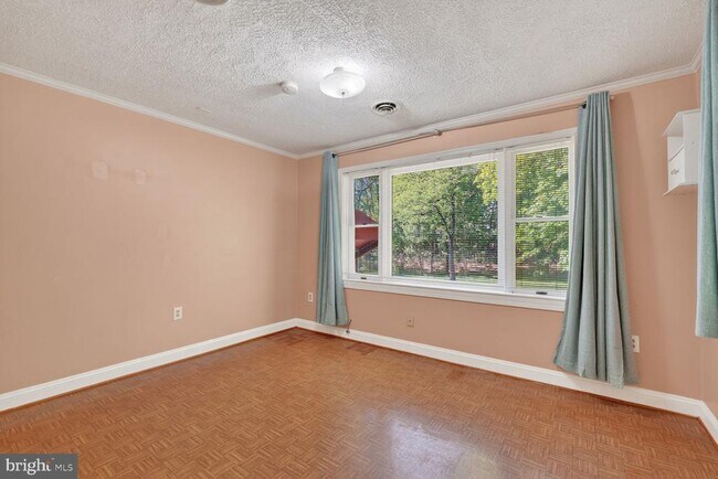 Foto del edificio - 6013 Neilwood Dr