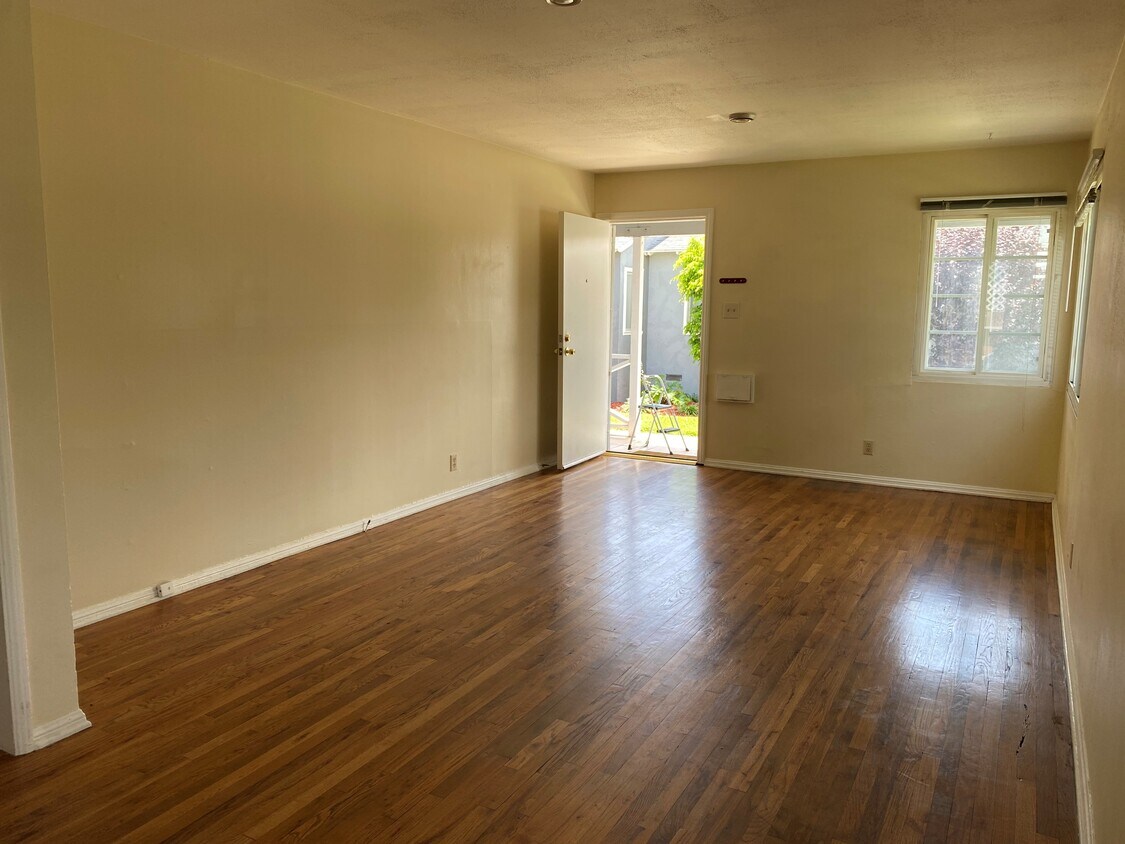 Foto principal - 8836 Ramsgate Ave