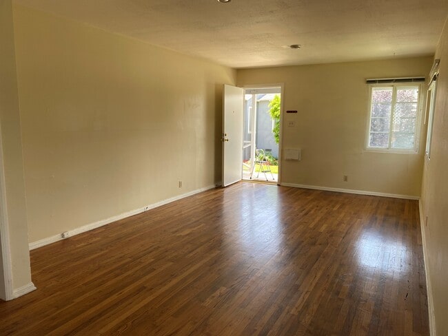 Building Photo - 8836 Ramsgate Ave
