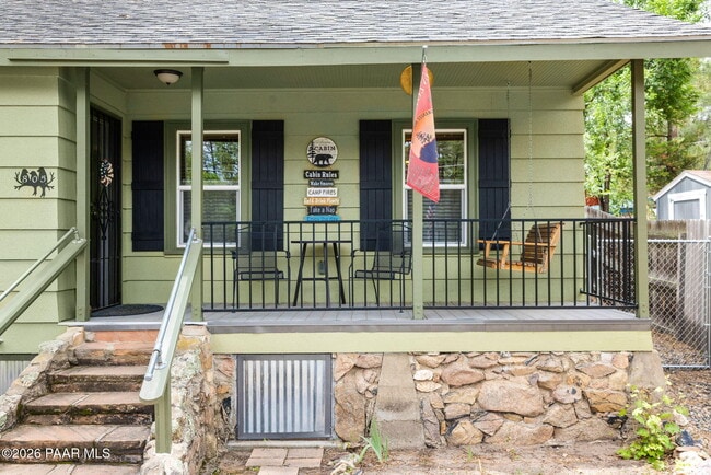 Building Photo - 805 Canyon Dr