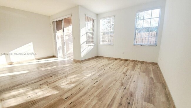 Foto del edificio - 265 Las Brisas Cir