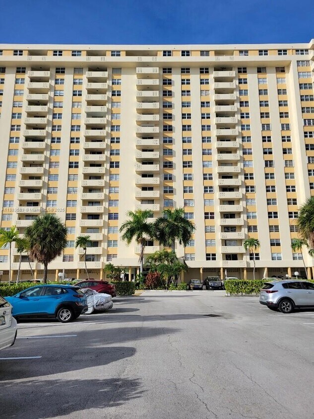 Foto principal - 1833 S Ocean Dr