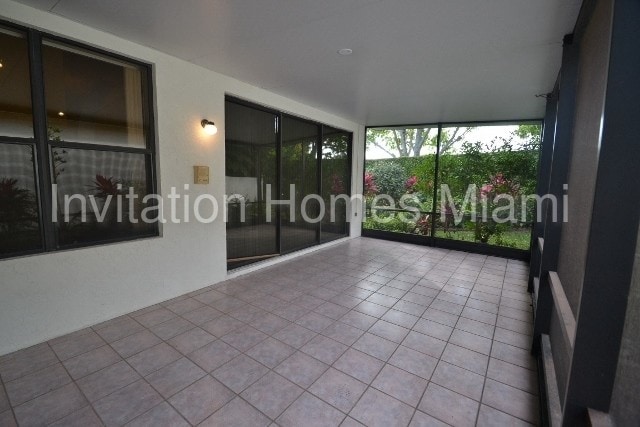 Building Photo - 10213 Lexington Lakes Blvd N