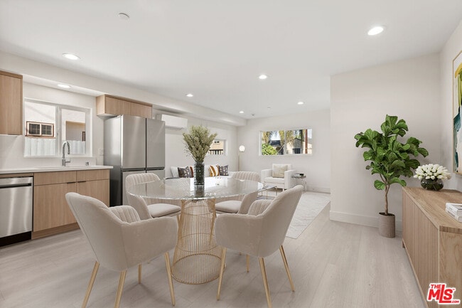 Building Photo - 6943 Simpson Ave