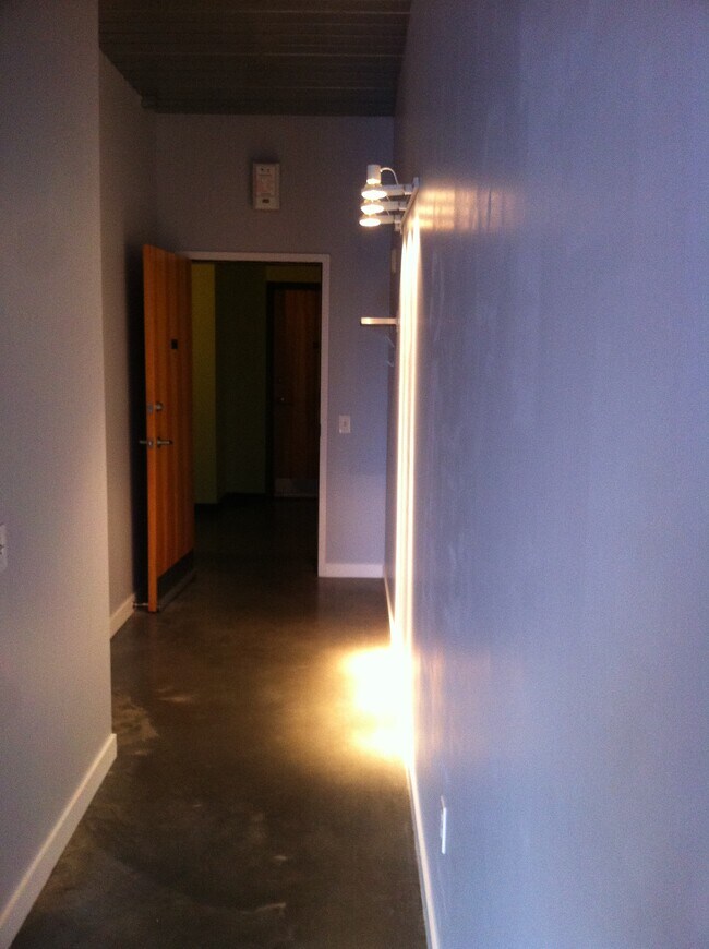 View of hallway to front door inside unit - 620 Glen Iris Dr NE
