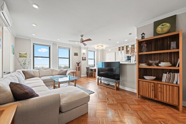 Foto del edificio - 2000 N Lincoln Park W