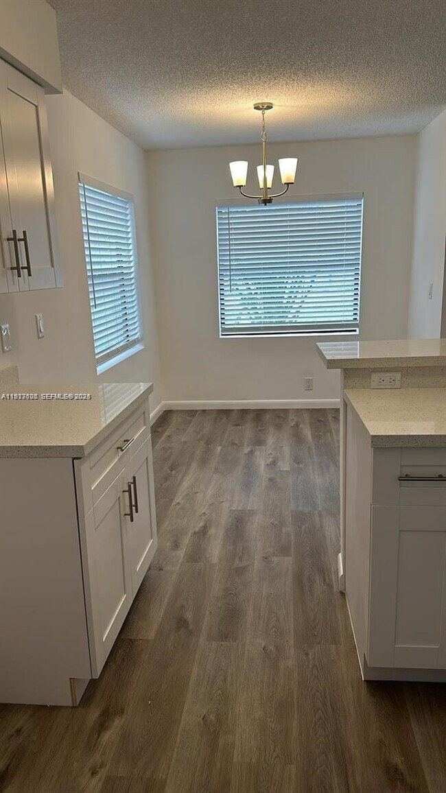 Building Photo - 9999 Summerbreeze Dr