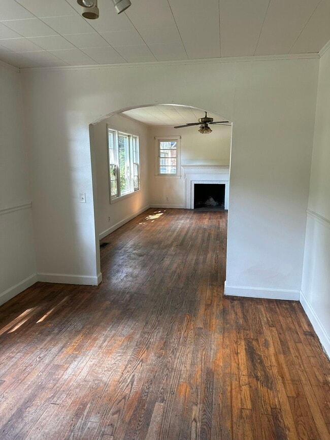 Building Photo - 2501 Redwood St