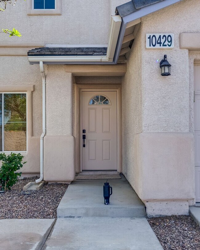 Foto del edificio - Fully Remodeled & Move-In Ready – Modern Finishes + Huge Loft!