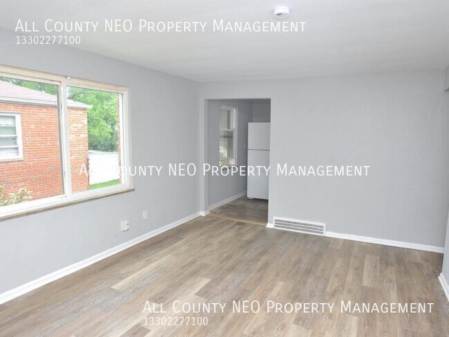 Building Photo - 2 Bed, 1 Bath Available in Euclid!