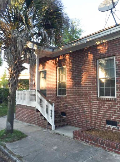 Building Photo - Downtown Charleston Home!