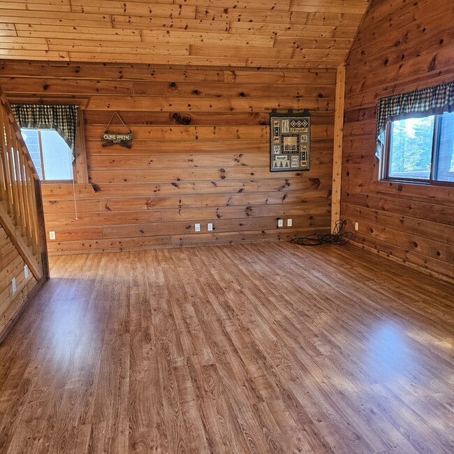 Living Room - 459 Overlook Ct