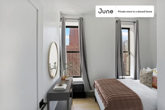 Room in Shared 3 bed/1 bath home - Room in Shared 3 bed/1 bath home