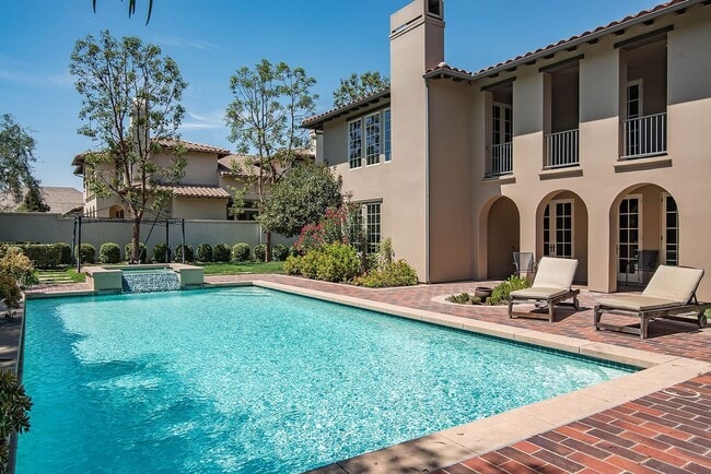 Building Photo - 25400 Prado De Las Peras