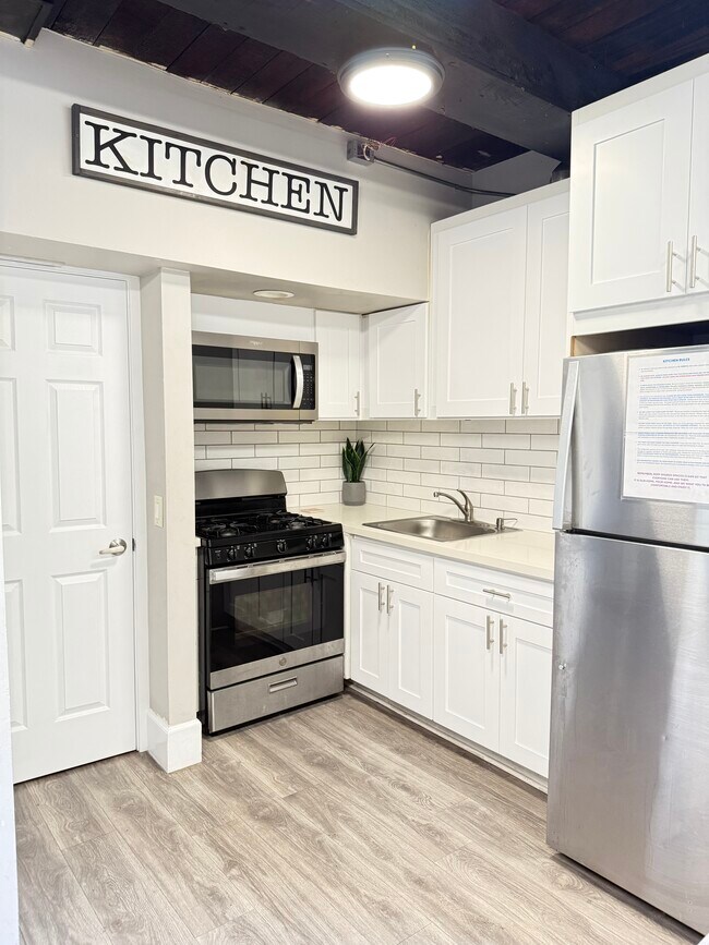 Foto del edificio - 1248 W 24th St