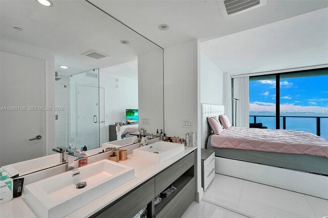 Building Photo - 460 NE 28th St