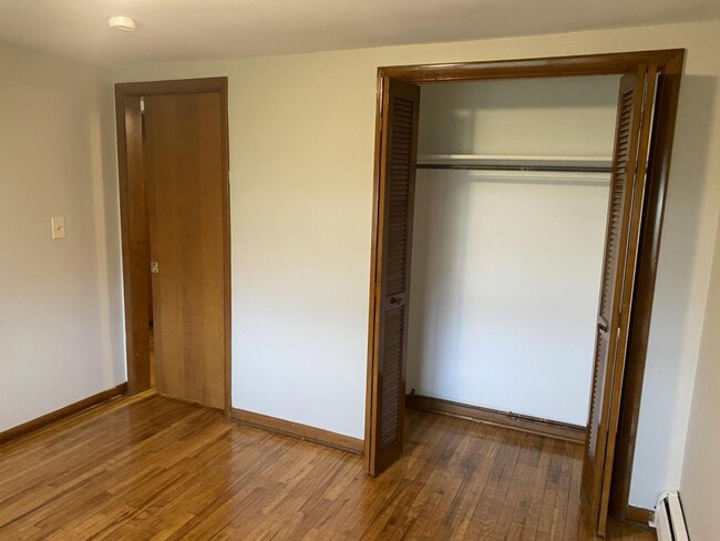 Foto del edificio - 6326 Ridge Road Unit #01 Basement