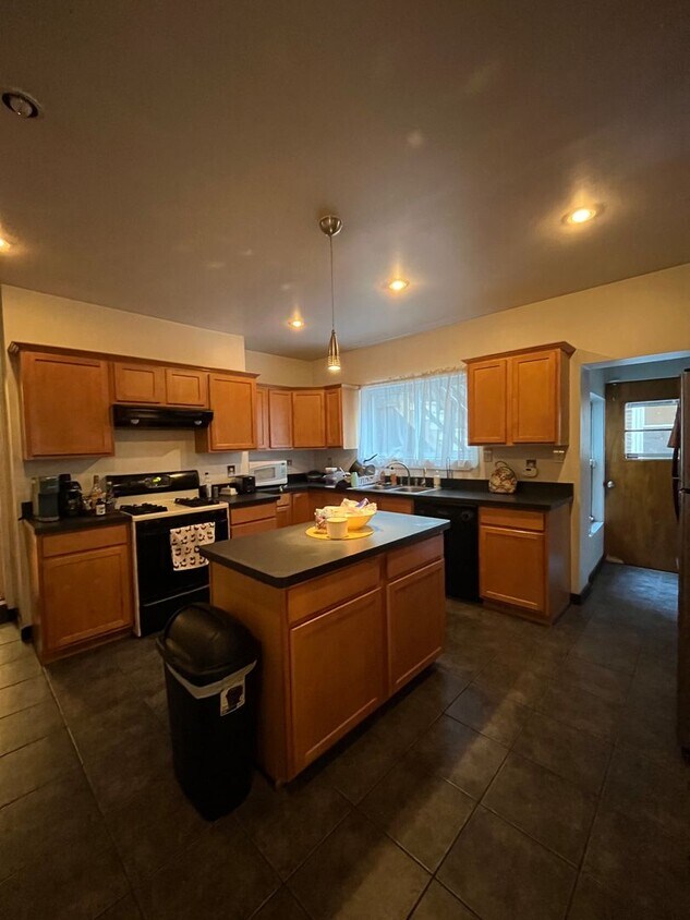Foto principal - 49 S 11th St
