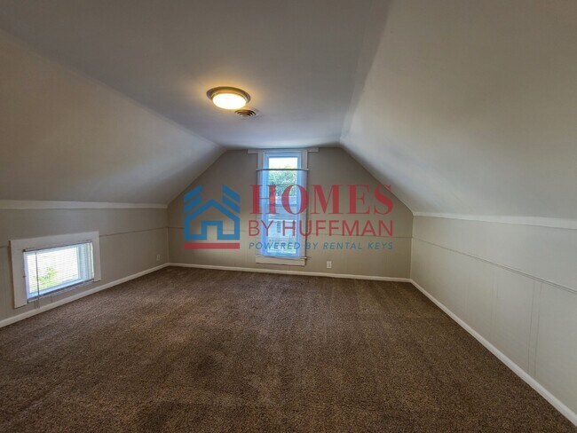 Building Photo - One Bedroom | Westside Duplex | Upstairs Unit