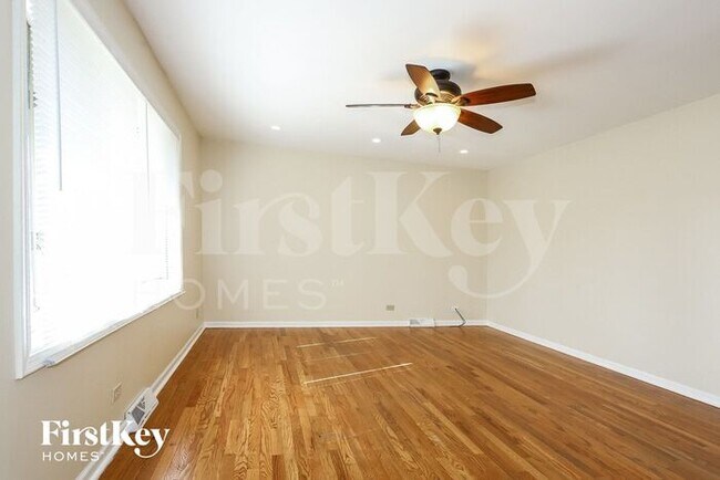 Building Photo - 605 N Rosedale Ave