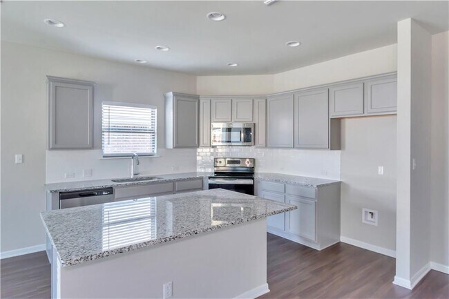 Building Photo - 225 Scenic Hills Cir