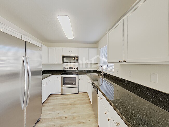 Building Photo - 842 E Nardini Street