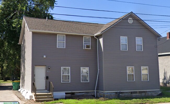 Front - 1448 East Mason Street