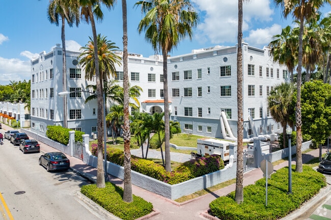 700 Euclides - Helios Apartments Miami Beach