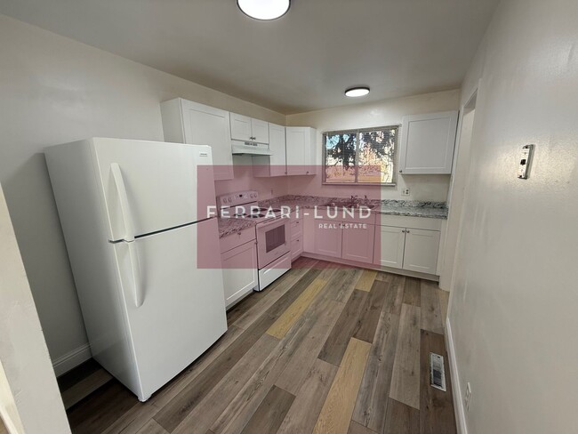 Foto del edificio - Townhome in Reno, 2 bedroom 1.5 bathroom -...