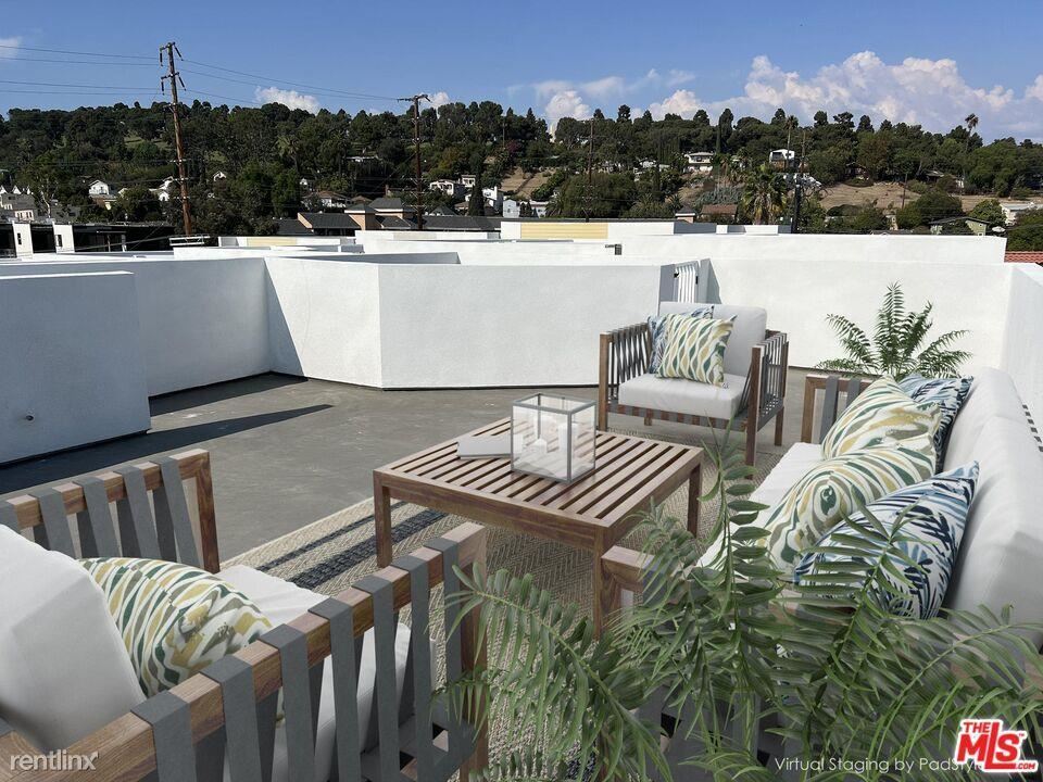 Building Photo - 5 br, 4.5 bath Townhome - 3061 Begonia Pl