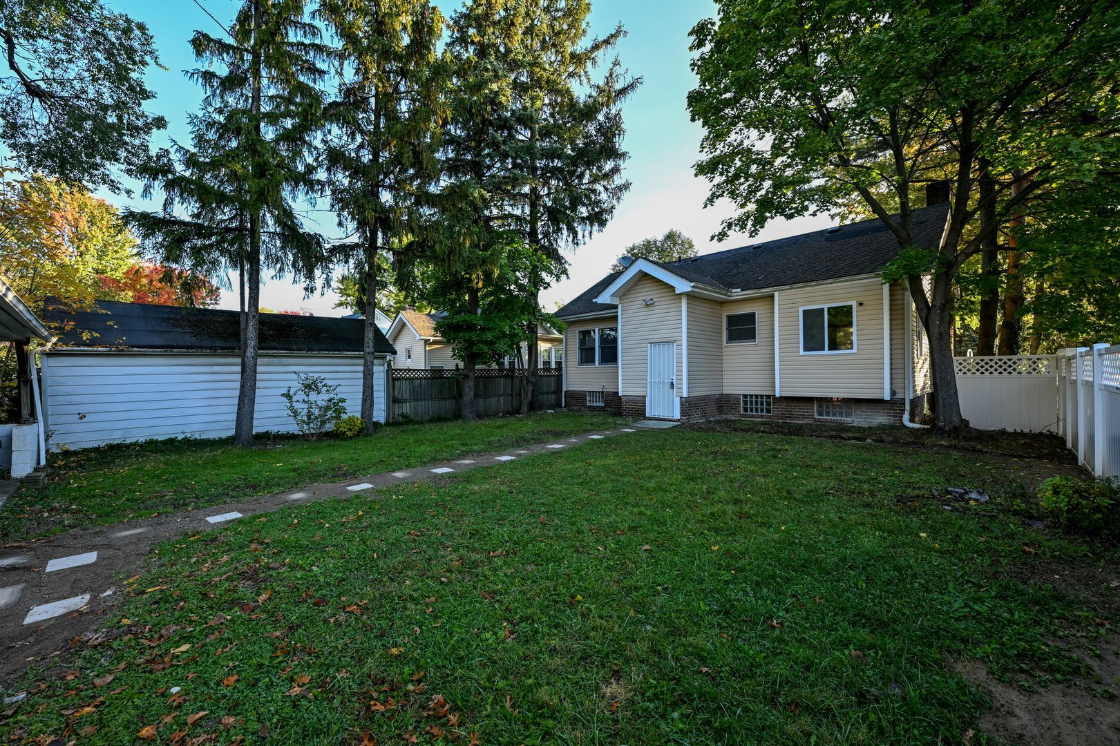 1600 Commodore Rd Lyndhurst, OH 44124 – photo 5