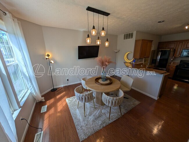 Foto del edificio - Avon Lake 3-Bedroom Condo with Pool, Tennis Courts & Lawn Care Included