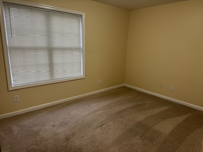 Building Photo - End Unit Townhome with Unfinished Basement